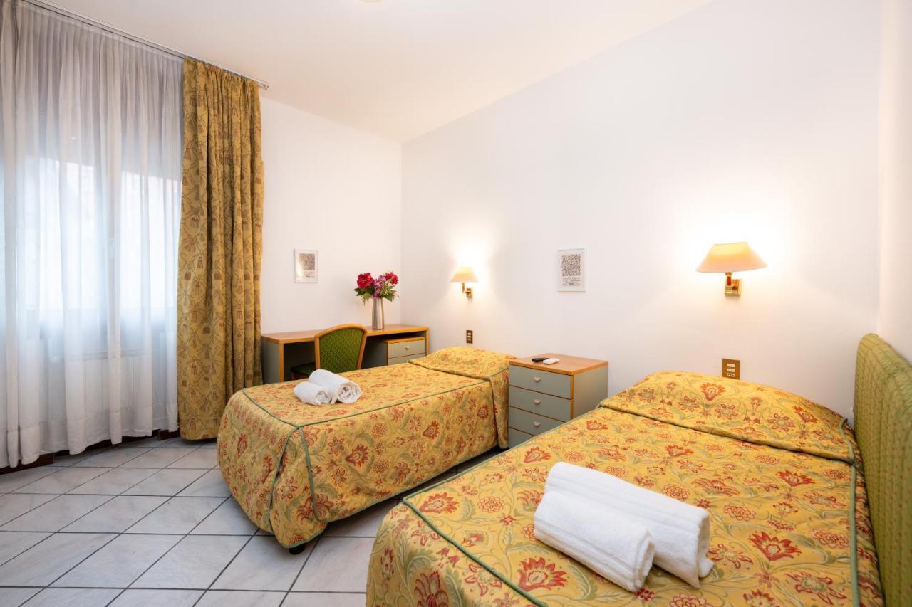 Camelia Rooms Venice Guesthouse Mestre Bagian luar foto
