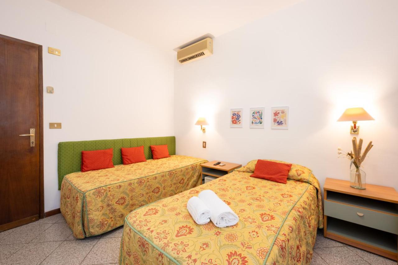 Camelia Rooms Venice Guesthouse Mestre Bagian luar foto