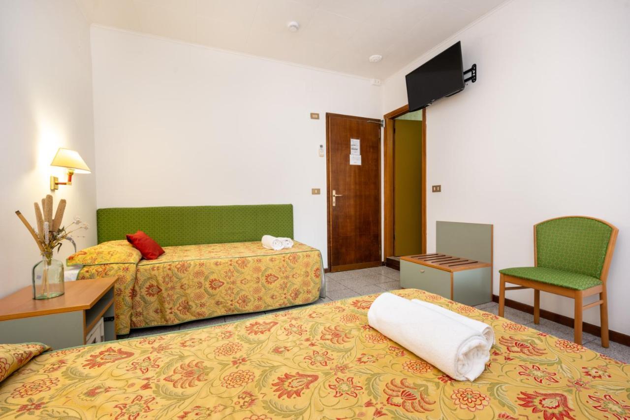 Camelia Rooms Venice Guesthouse Mestre Bagian luar foto