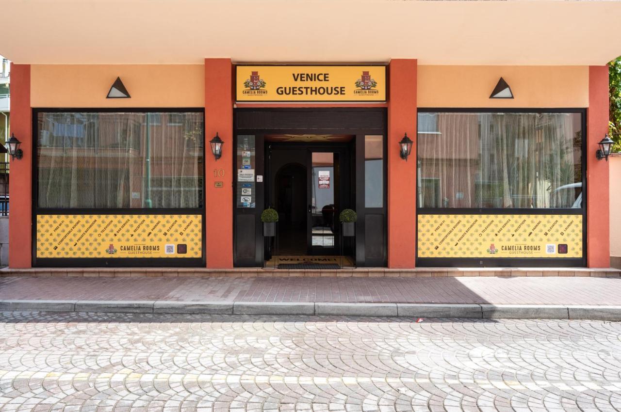 Camelia Rooms Venice Guesthouse Mestre Bagian luar foto