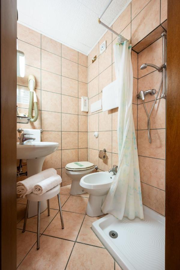 Camelia Rooms Venice Guesthouse Mestre Bagian luar foto