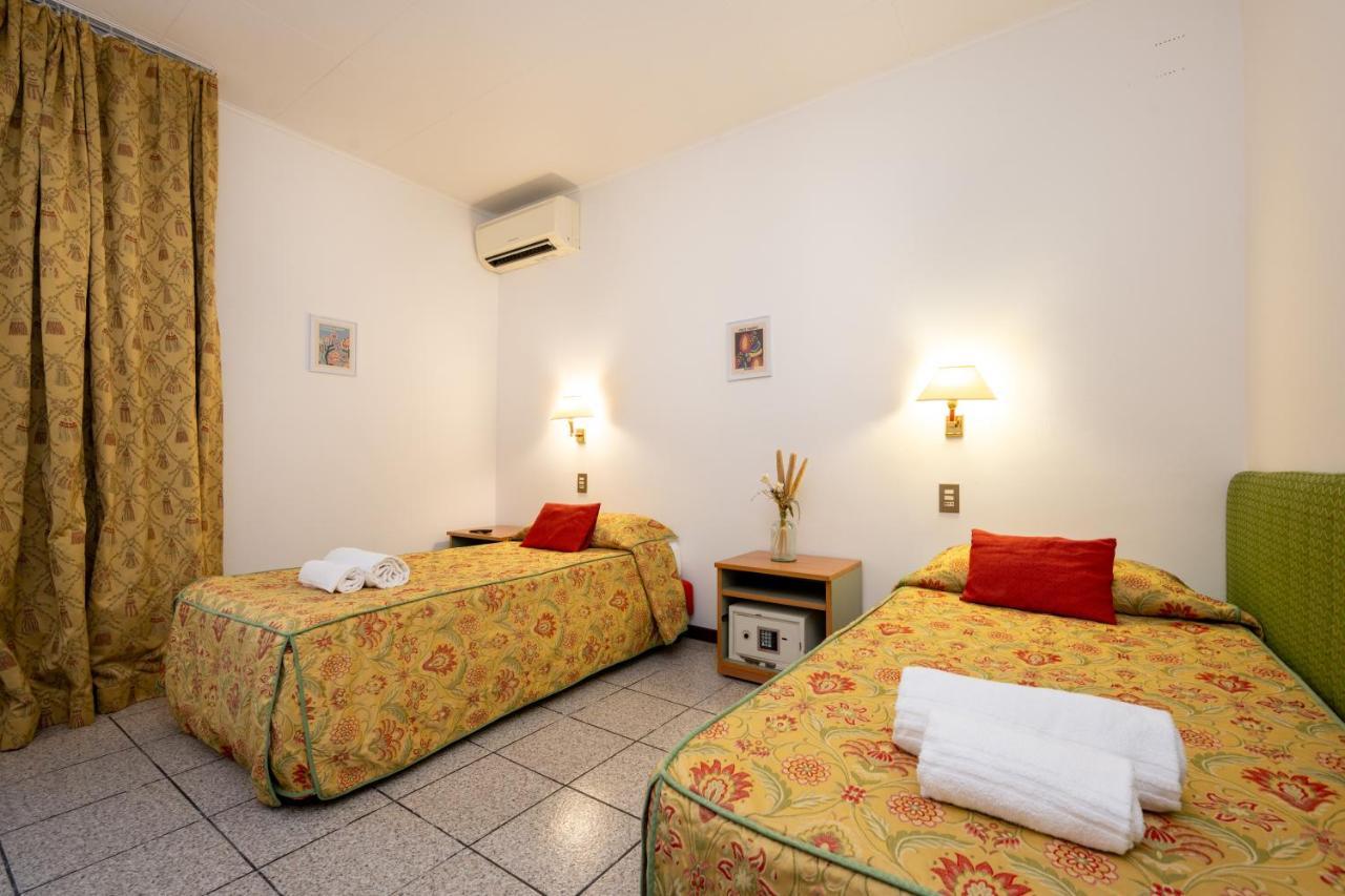 Camelia Rooms Venice Guesthouse Mestre Bagian luar foto