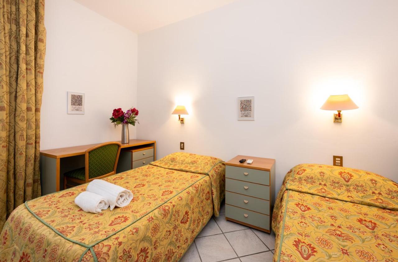 Camelia Rooms Venice Guesthouse Mestre Bagian luar foto