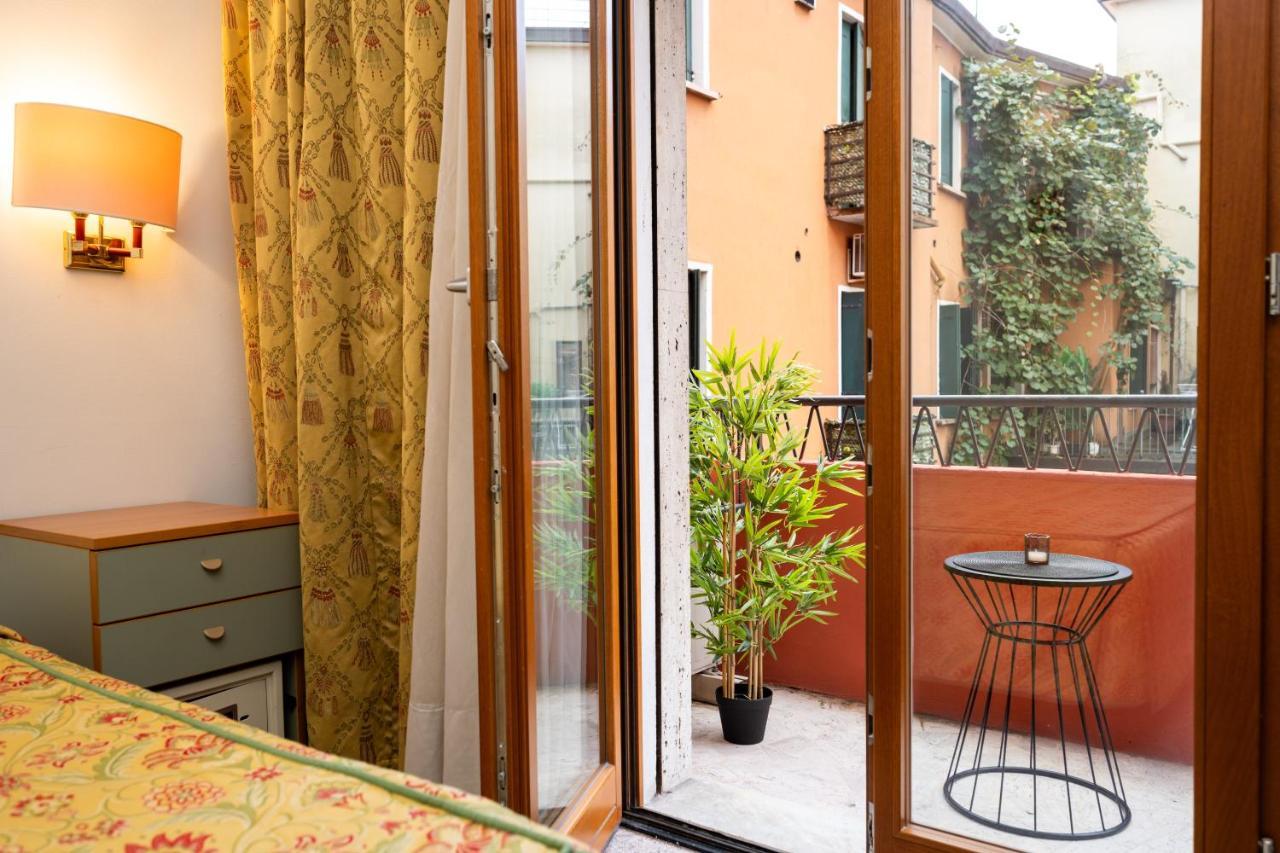Camelia Rooms Venice Guesthouse Mestre Bagian luar foto