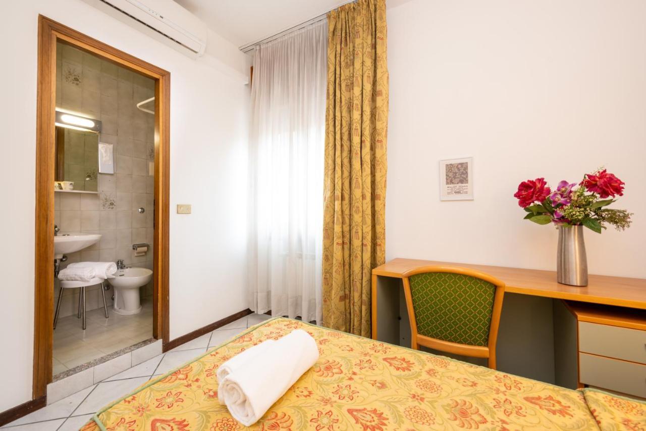 Camelia Rooms Venice Guesthouse Mestre Bagian luar foto