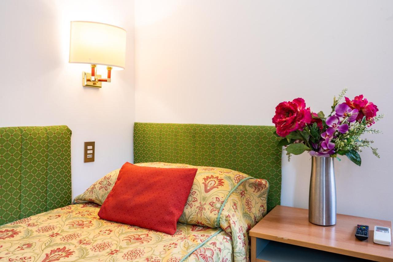 Camelia Rooms Venice Guesthouse Mestre Bagian luar foto