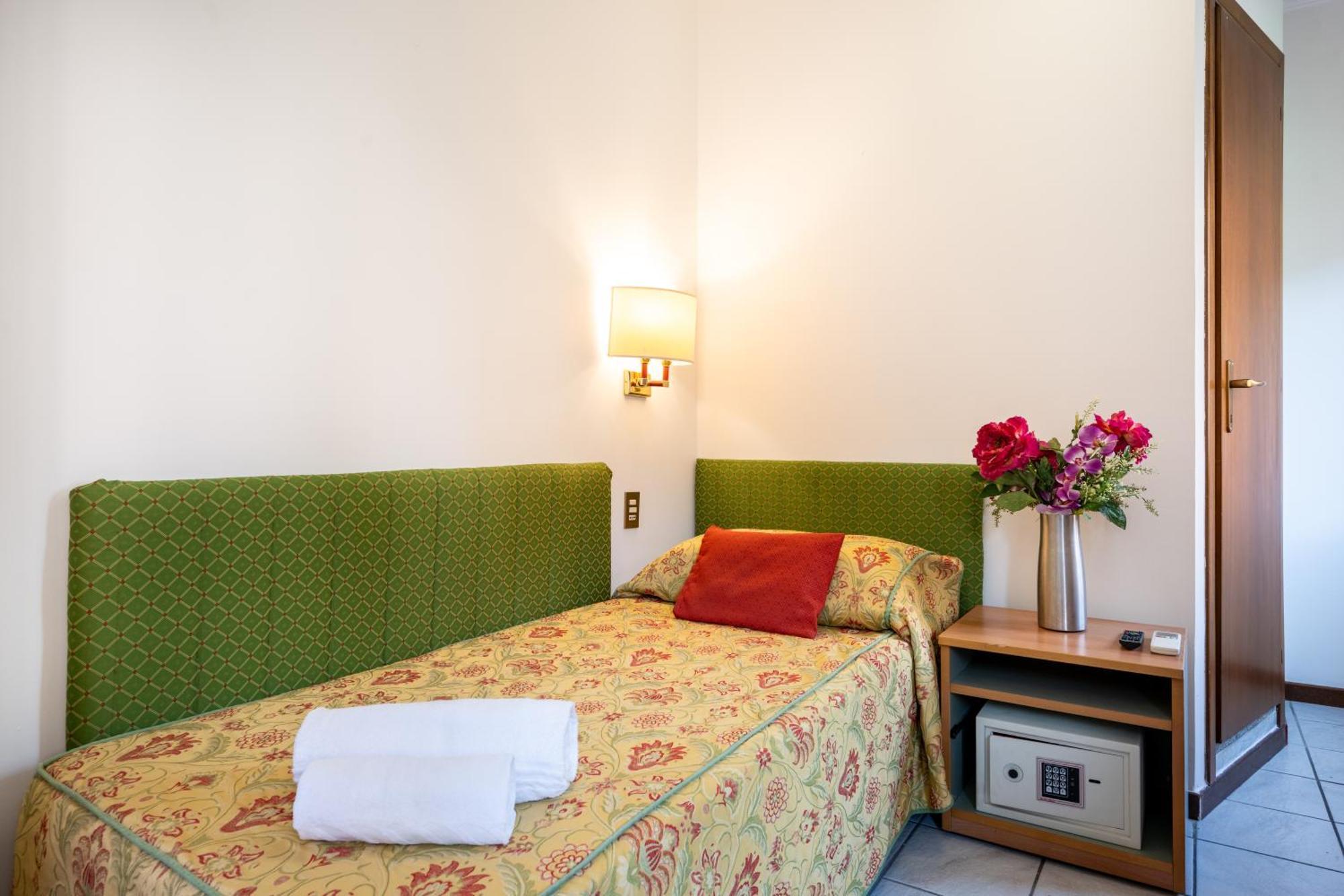 Camelia Rooms Venice Guesthouse Mestre Bagian luar foto