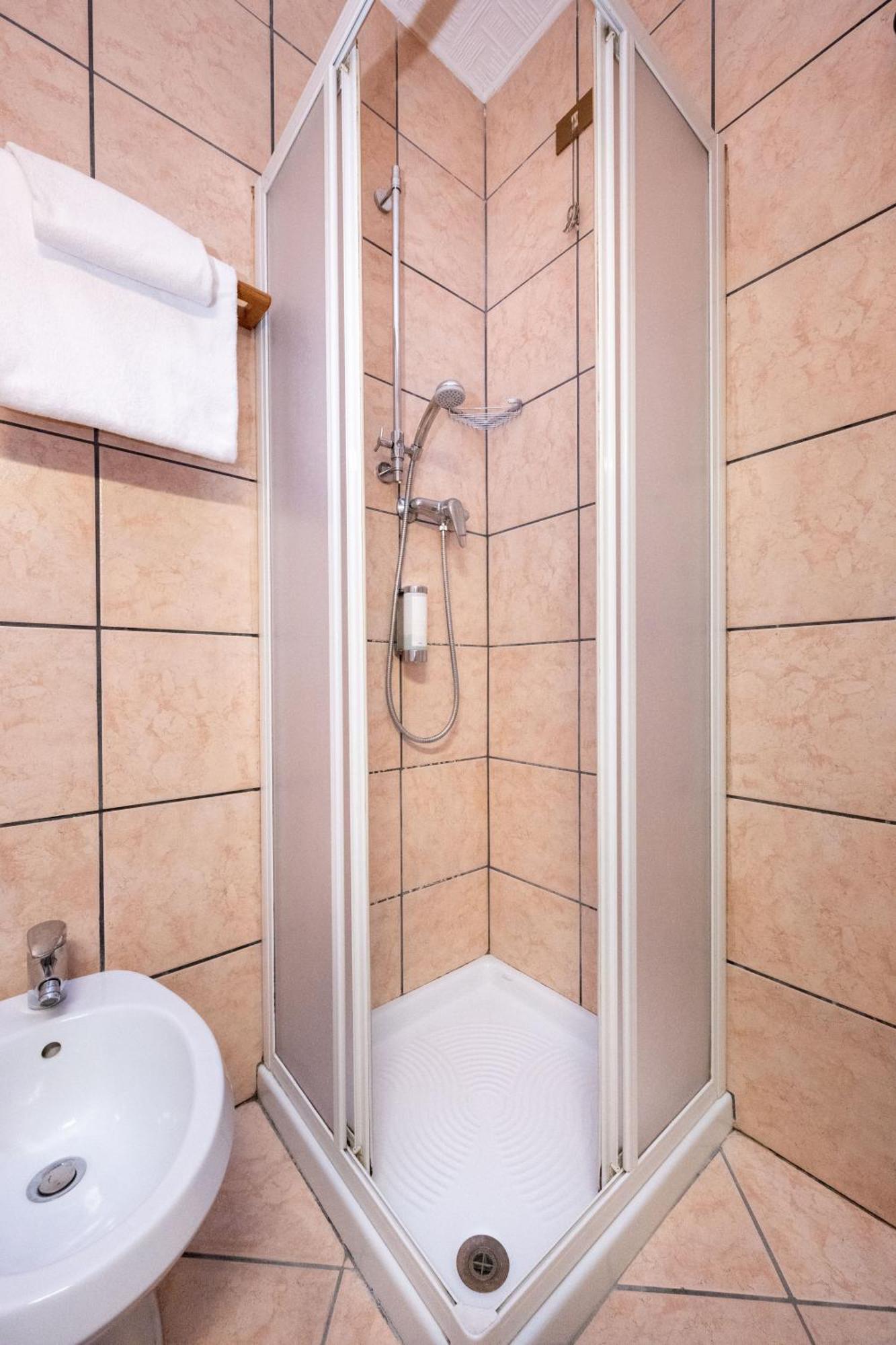Camelia Rooms Venice Guesthouse Mestre Bagian luar foto
