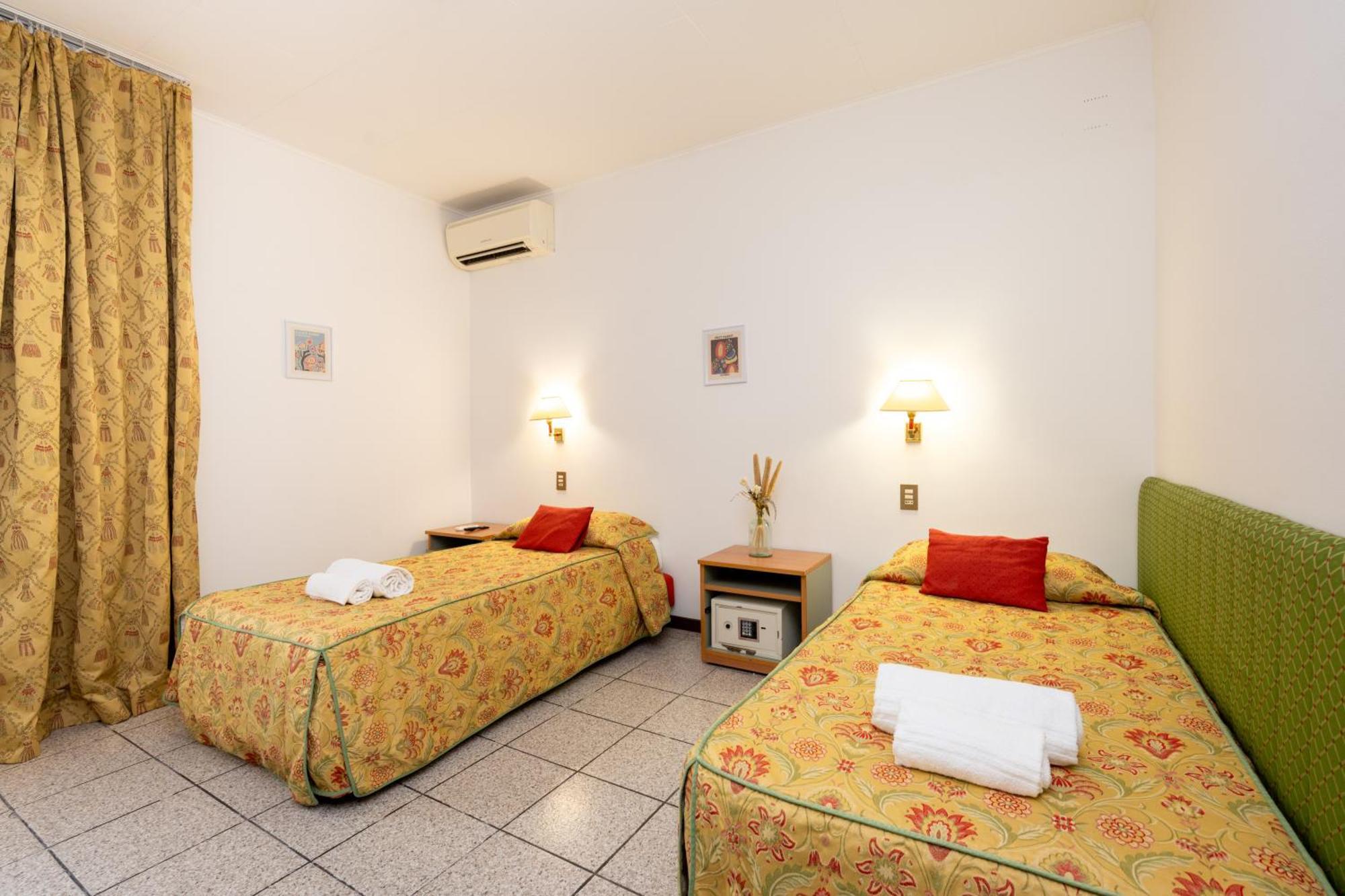 Camelia Rooms Venice Guesthouse Mestre Bagian luar foto