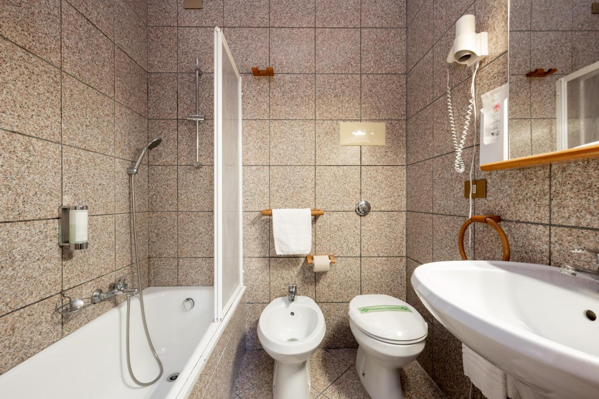Camelia Rooms Venice Guesthouse Mestre Bagian luar foto