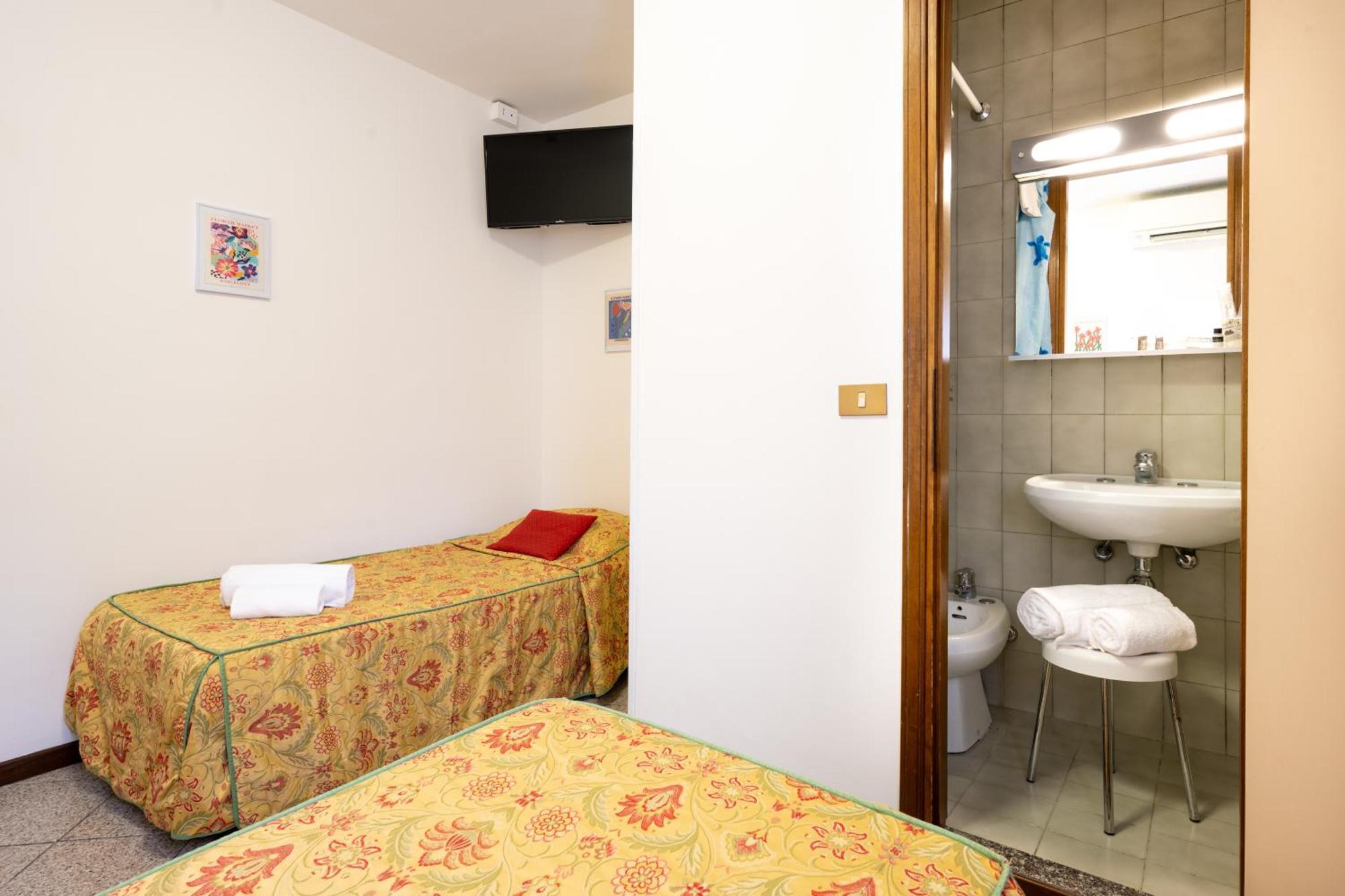 Camelia Rooms Venice Guesthouse Mestre Bagian luar foto
